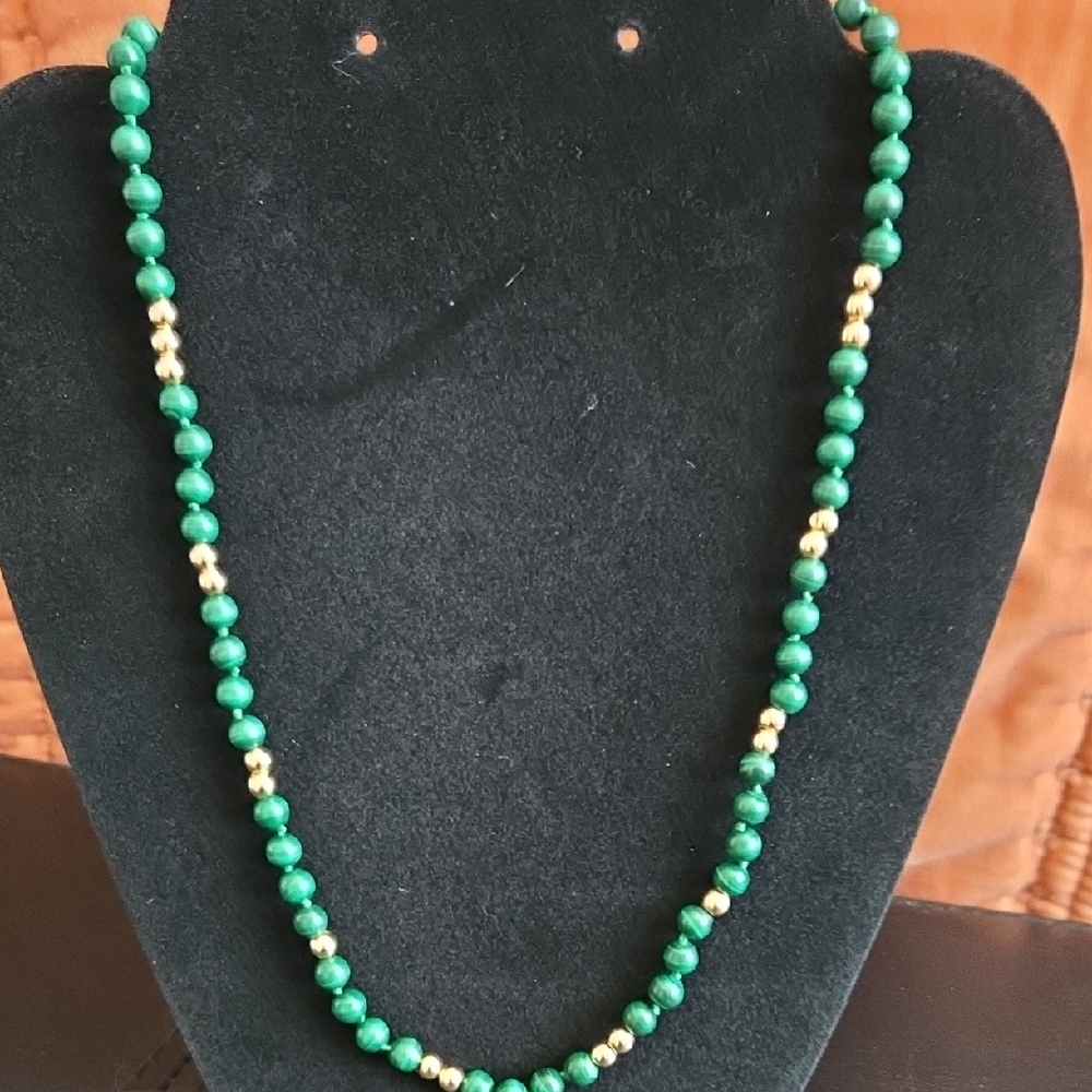 Elegant Green  Malachite and Gold Beaded Necklace